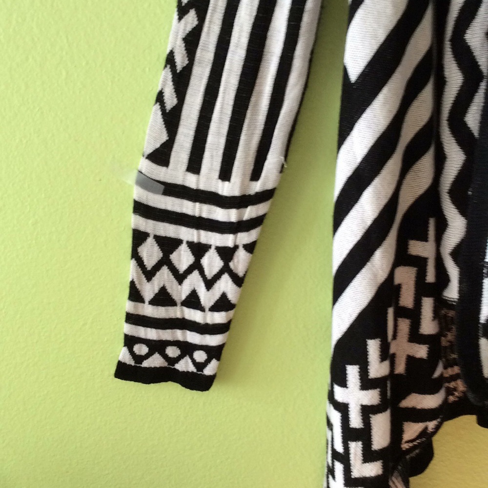 Nwot Aztec Print Shark Bite Style Open Cardigan - image 3
